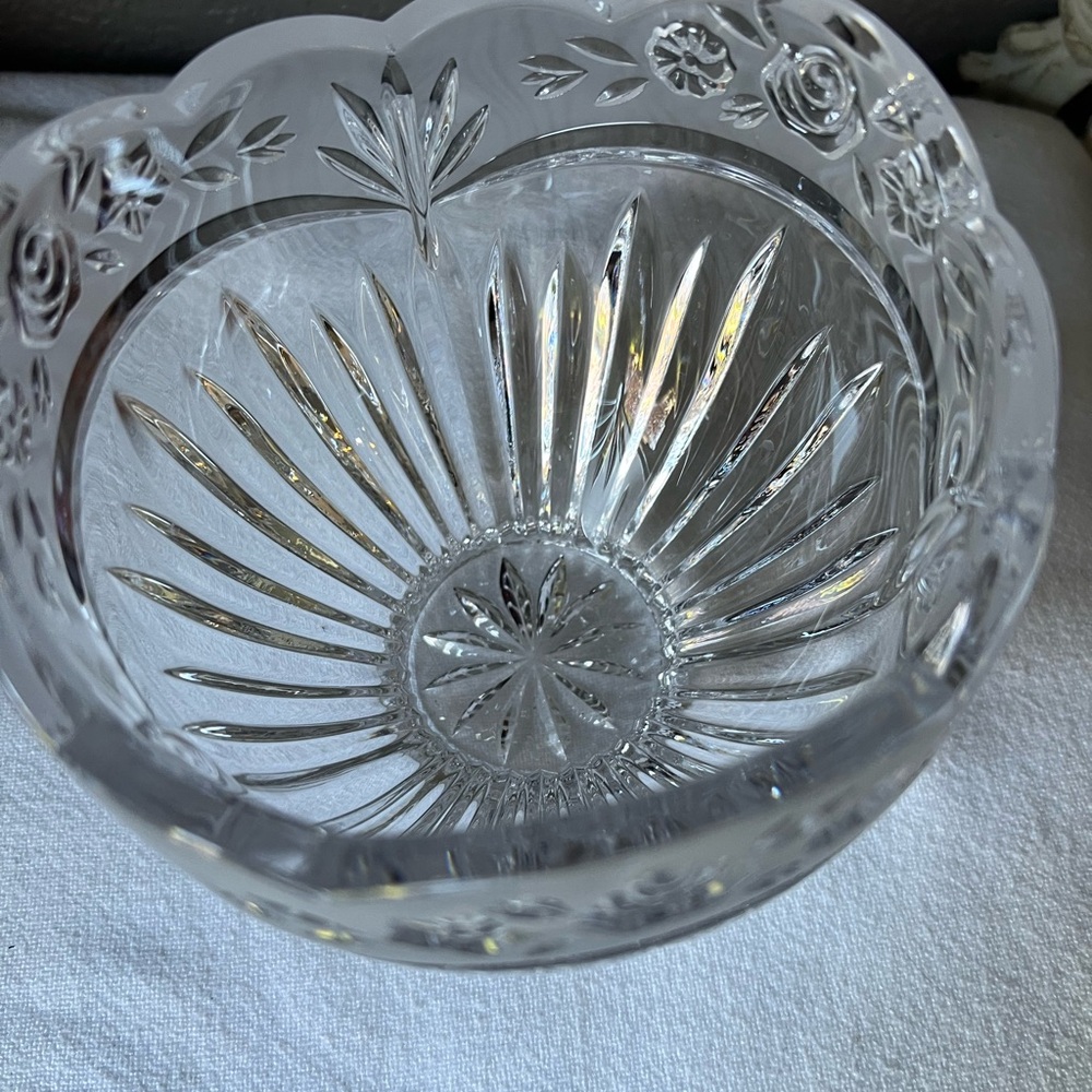 Oneida Southern Garden Crystal Potpourri/Candy Bowl, lead crystal - Picture 2 of 8